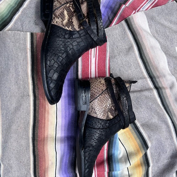 Rare Freda Salvador Dusty Pink Black Snake Embossed Ankle Boots - Picture 7 of 11